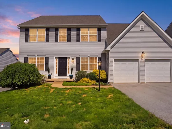 215 Azalea Dr, Windsor, PA 17366