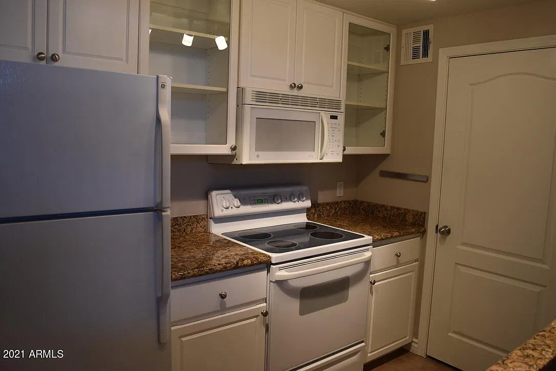 2 bed, 2.0 bath, 1135 sqft, $1,900 — Photo 2