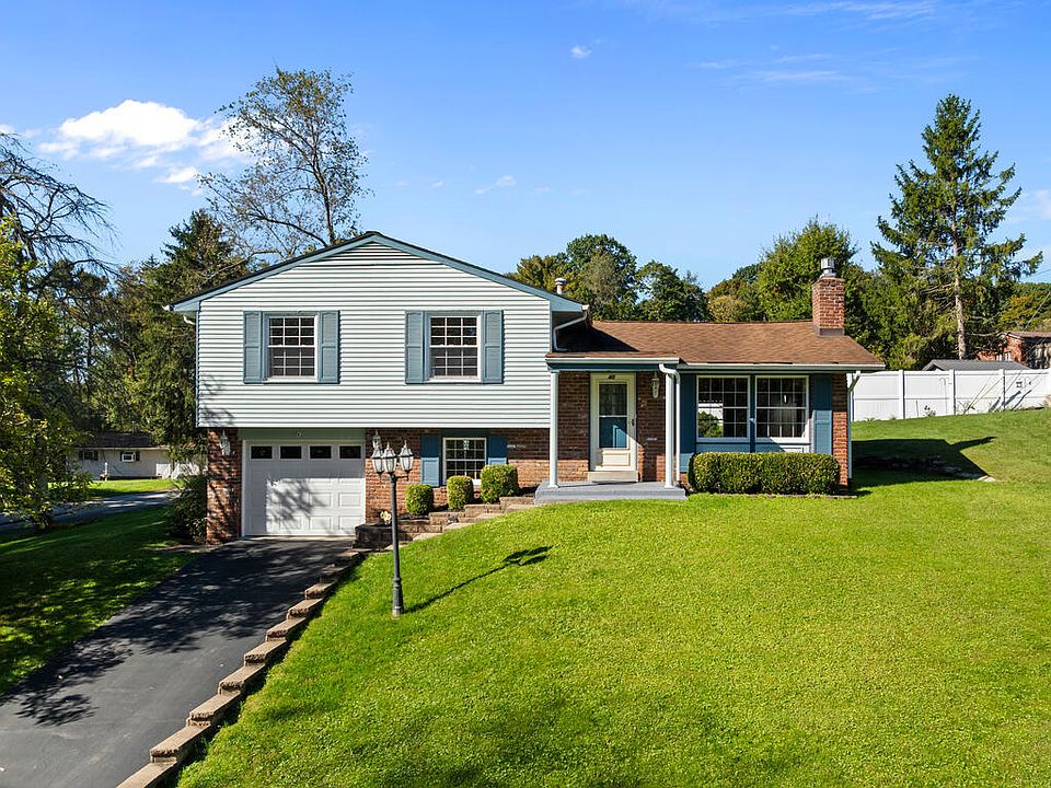 1st image of 40 Kelly Dr.