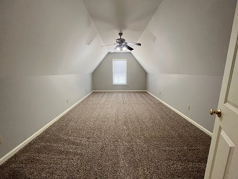 8570 Meadow Green Dr — Photo 23