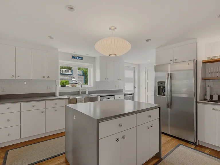 59 Houston Ave — Photo 5