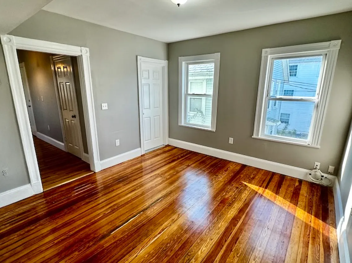 4 bed, 1.5 bath, 1200 sqft, $3,100 — Photo 4