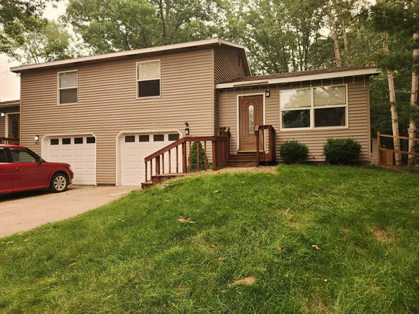 4416 Eagle Crest Dr, Williamsburg, MI 49690