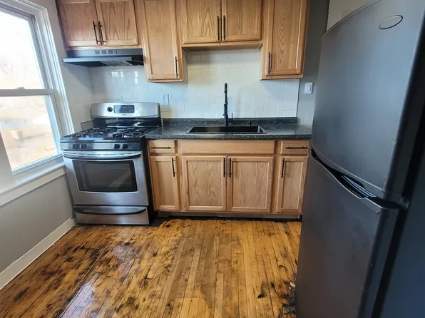 54 Villa Ave Fl 3rd, Cranston, RI 02905