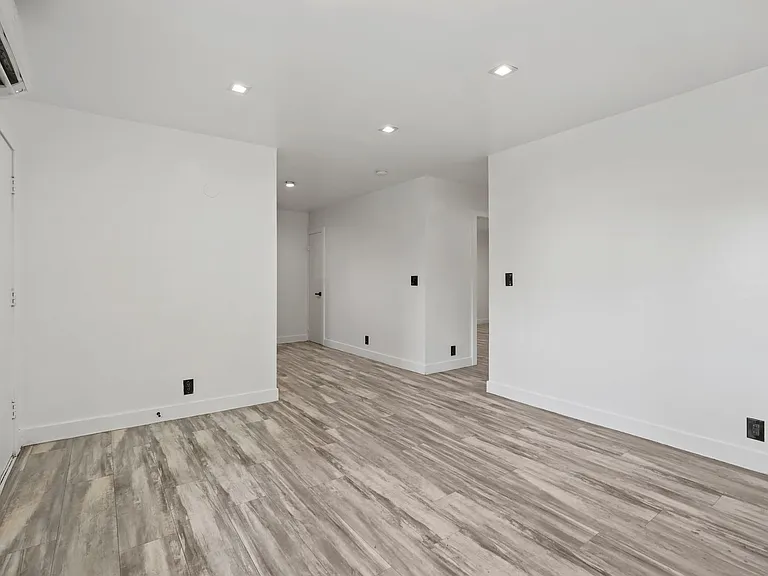 830 Bartlett St — Photo 45
