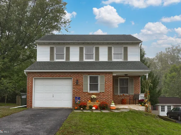 817 Evergreen St, Denver, PA 17517