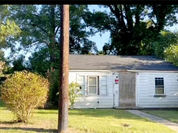 207 Carolina Ave, Thomasville, NC 27360