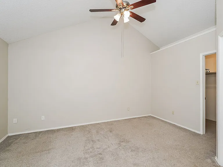 6423 Woodstream Trl — Photo 11