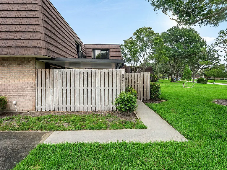 1024 10th Ln — Photo 20
