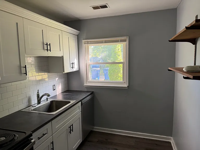 1 bed, 1.0 bath, 350 sqft, $1,000 — Photo 16