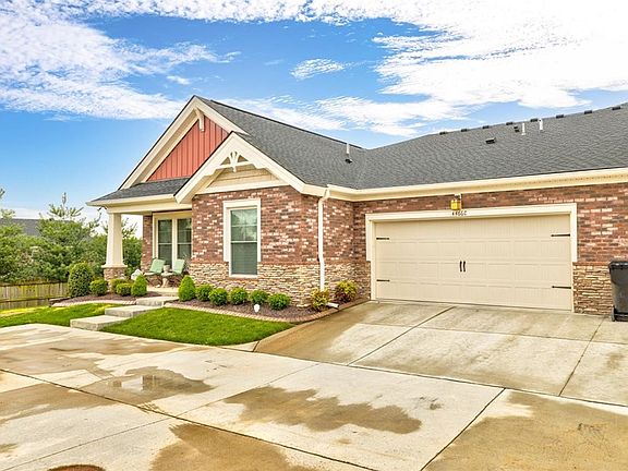5th image of 4466C Springhill Dr