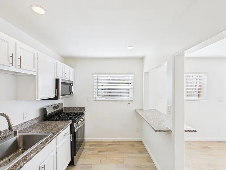 330 W I St — Photo 66