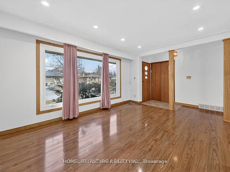 146 Oriole St — Photo 8