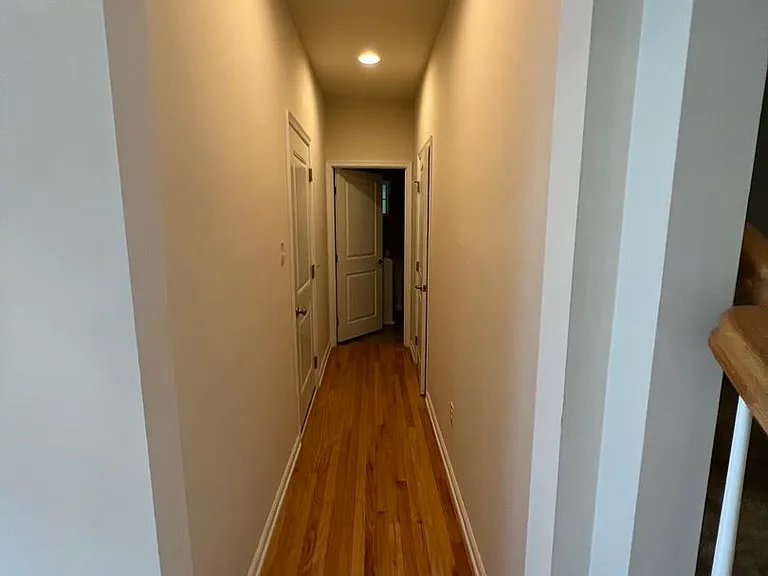 965 Eagle Pl N — Photo 3