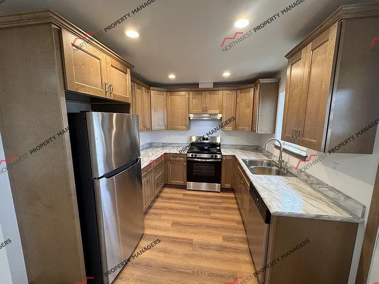 1818 Brenda Ln — Photo 2
