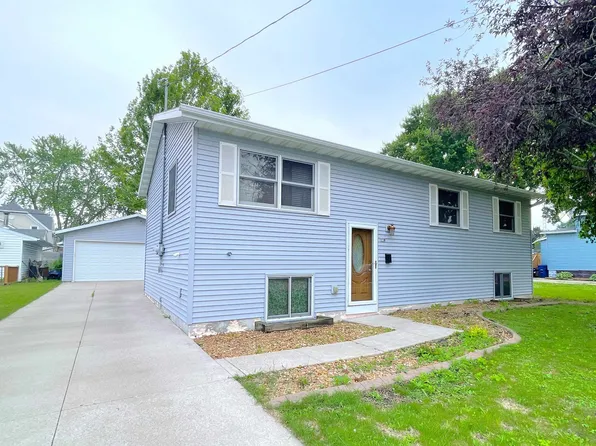 938 N Lark St, Oshkosh, WI 54904