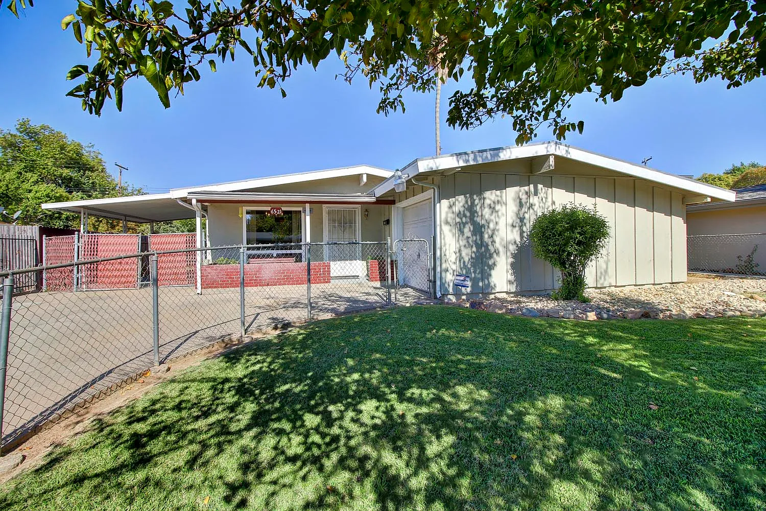 6521 Holiday Way photo 1