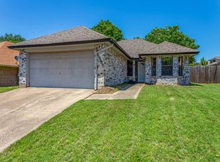 10200 Pack Saddle Ct, Fort Worth, TX 76108
