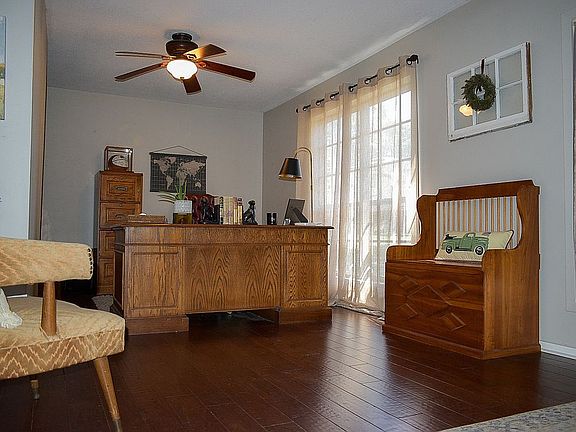 4th image of 202 Browning Dr