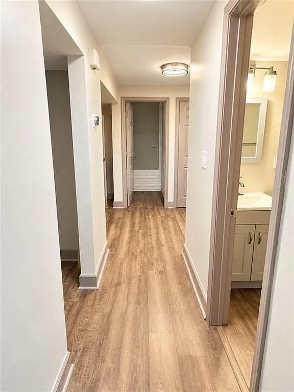 2 bed, 1.0 bath, 2002 sqft, $1,550 — Photo 3
