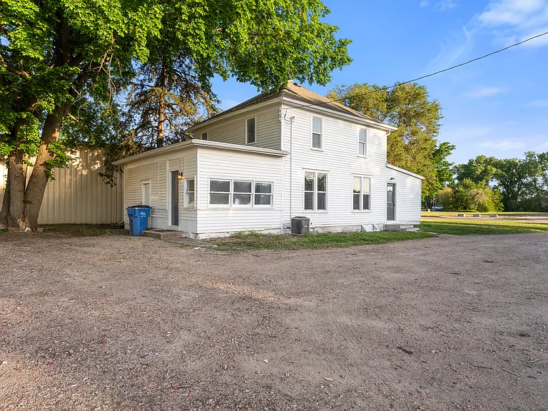 1203 E Cherry St — Photo 3