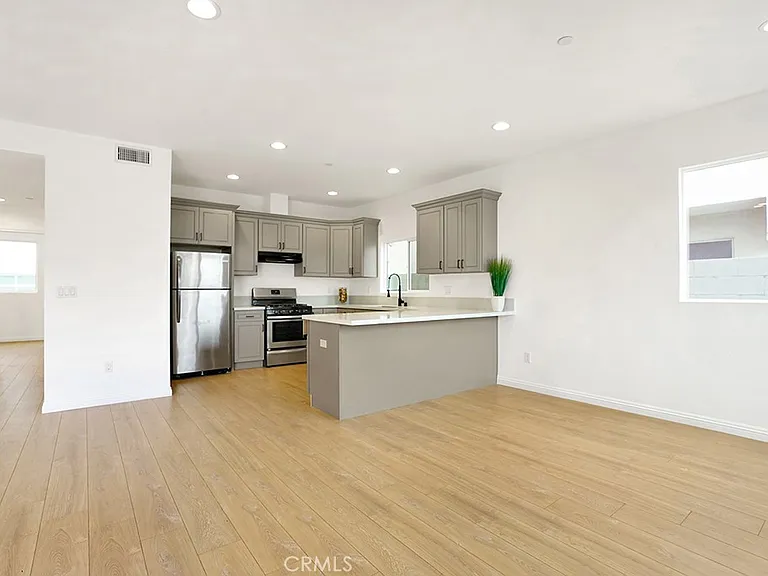 5729 N Willow Crest Ave #5729 — Photo 6