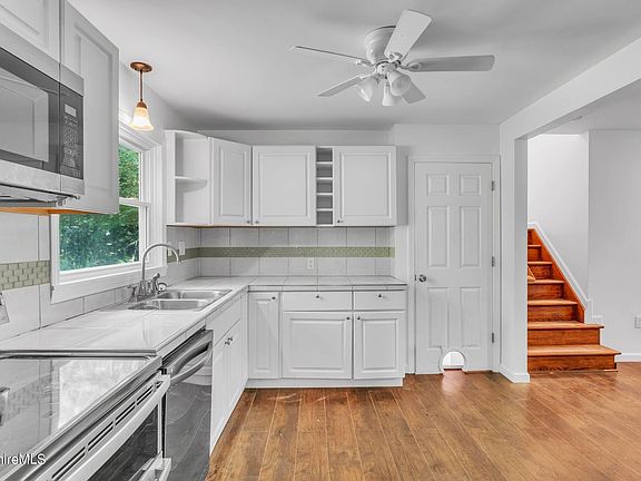 5th image of 449 High Street Hill Rd