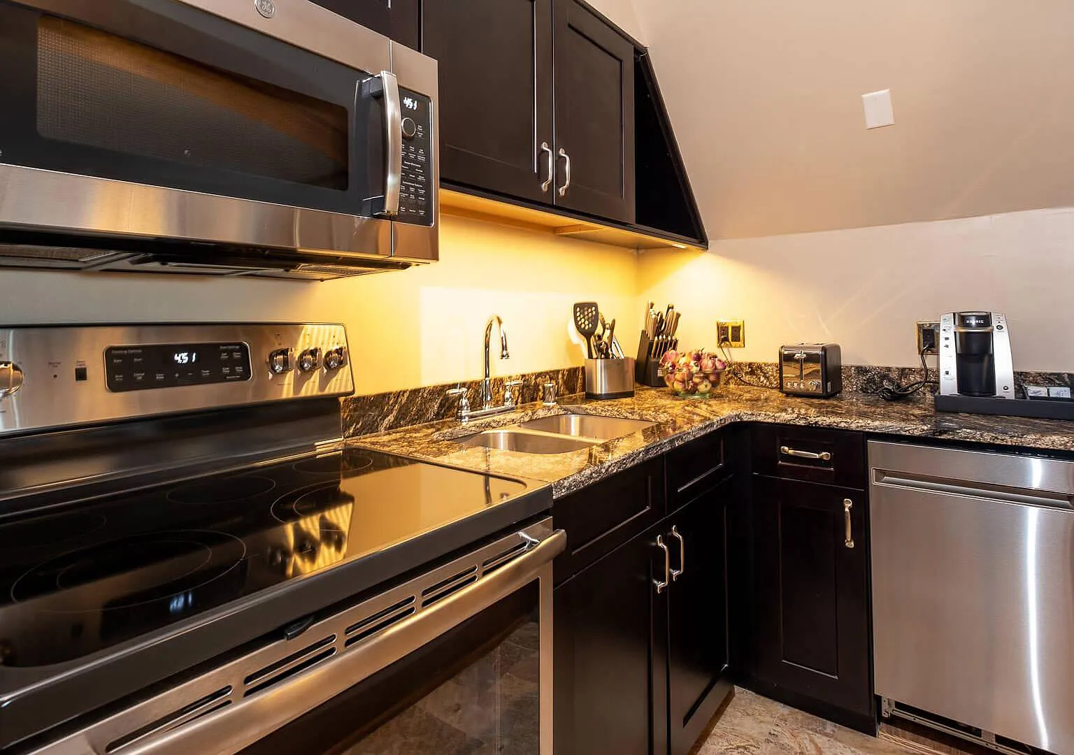 1 bed, 823 sqft, $2,395 — Photo 4