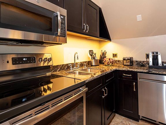 4th image of 344 Summit Ave #302