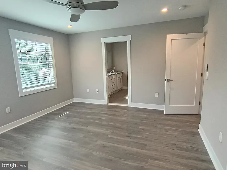 307 Charles St — Photo 23