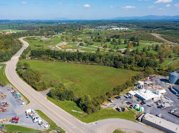 1137 Richmond Ave, Staunton, VA 24401