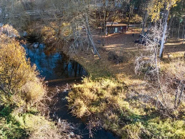 95 Barton Rd, Glendale, OR 97442