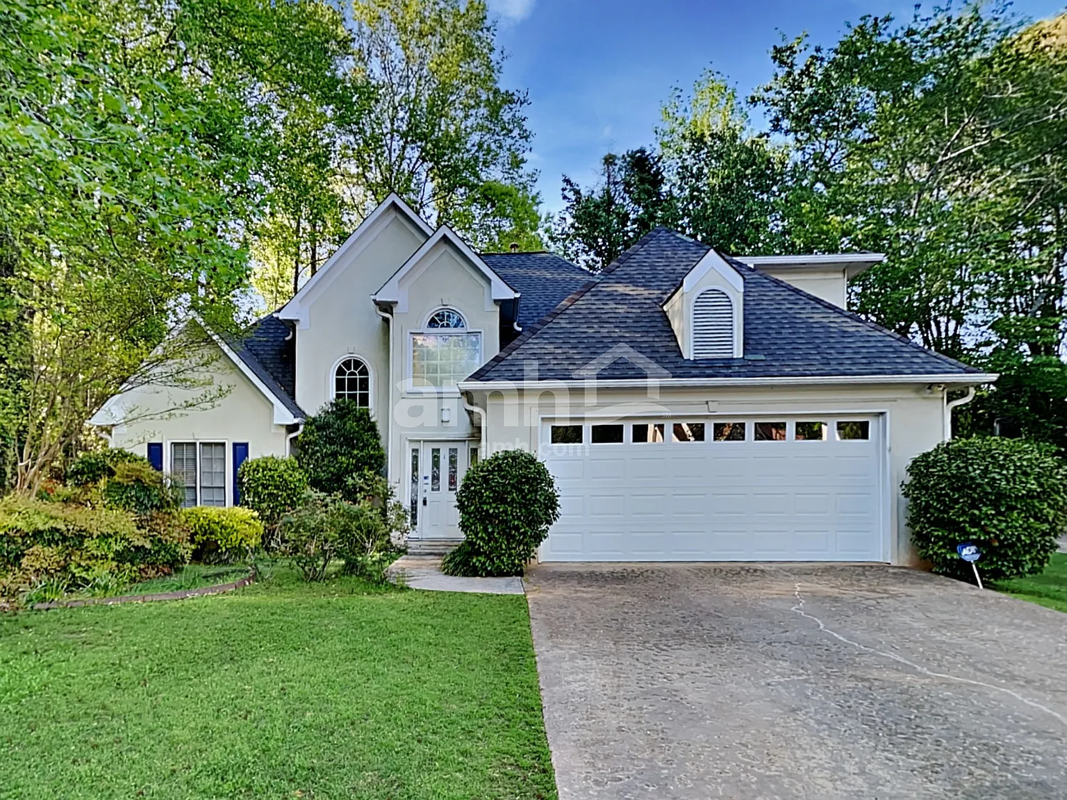 3 bed, 2.5 bath, 2164 sqft, $2,350 — Photo 1