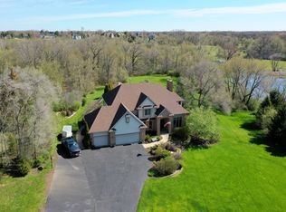 1810 Mason Corte Dr, Lakemoor, IL 60051
