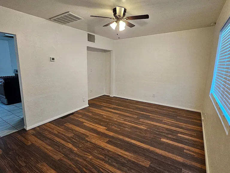 1344 N Country Club Rd — Photo 5