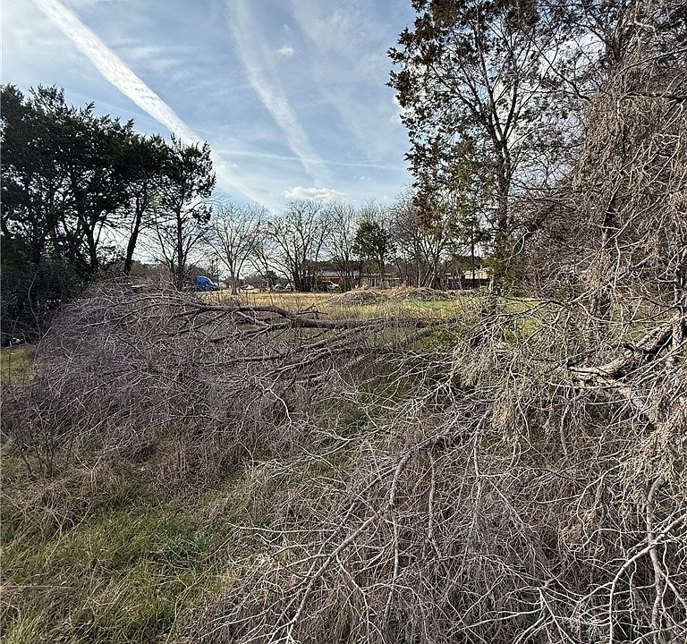 2nd image of 4300 Sherwood Dr