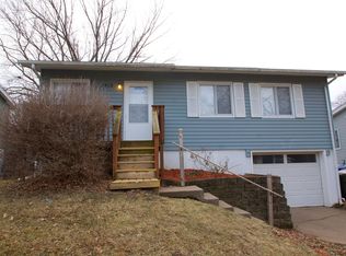 2419 W 58th St, Davenport, IA 52806