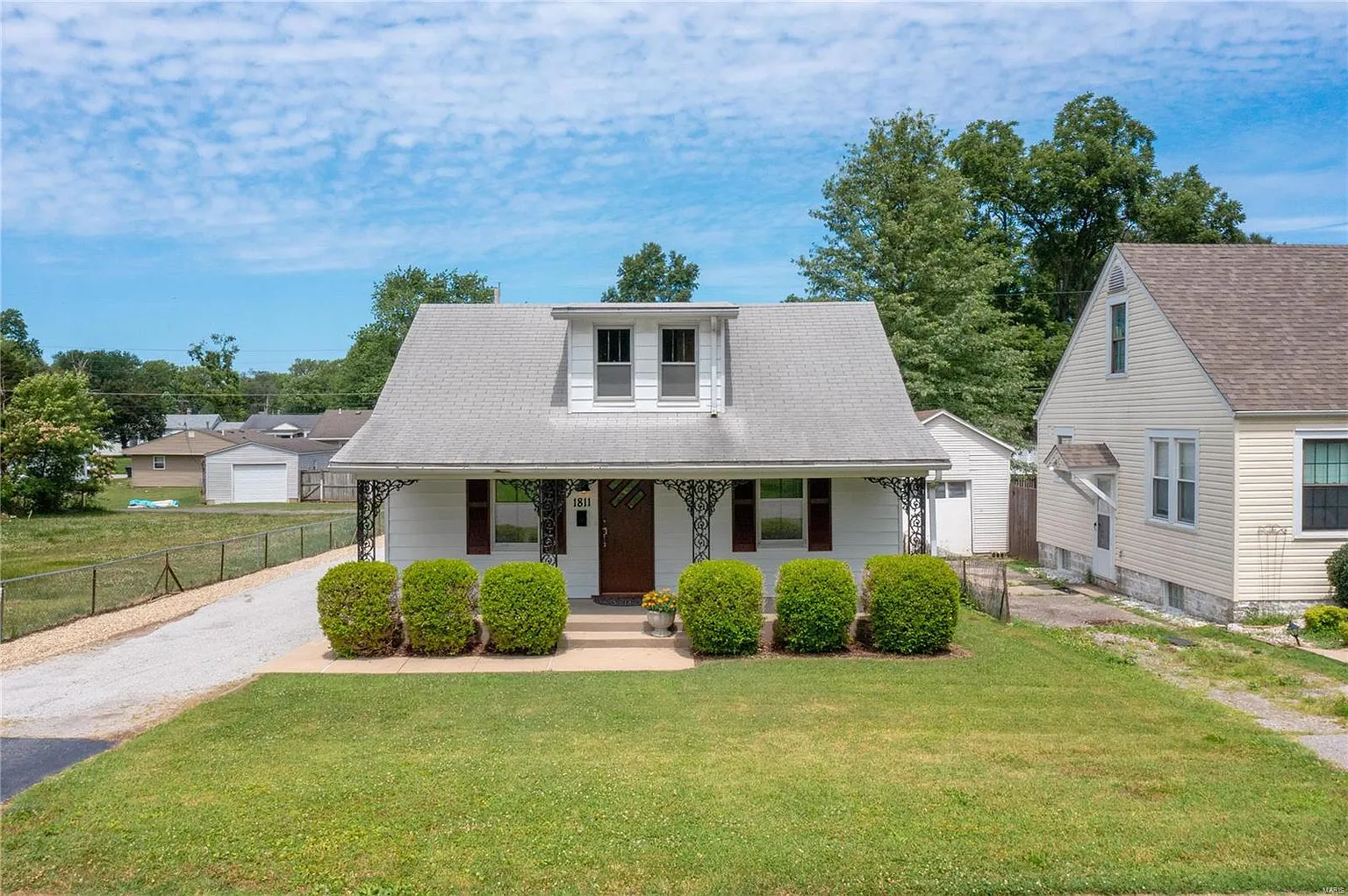 1811 E Belle Ave photo 1