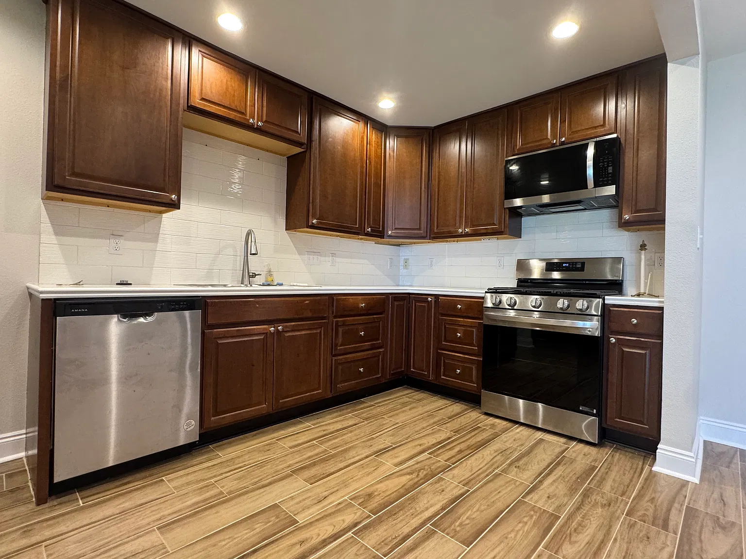 4 bed, 1600 sqft, $2,195 — Photo 3
