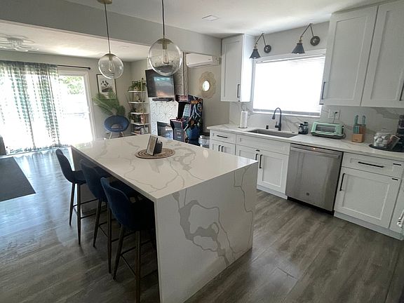 4th image of 701 Melrose Pl