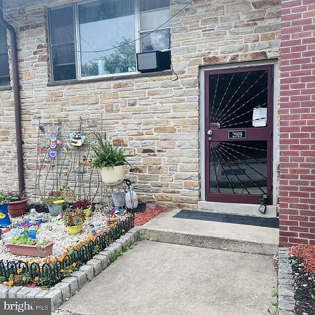 2 bed, 1.0 bath, 600 sqft, $1,185 — Photo 2