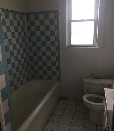 4th image of 247 Hoffman Blvd