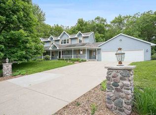 1004 Mount Blanc Ct, Green Bay, WI 54311
