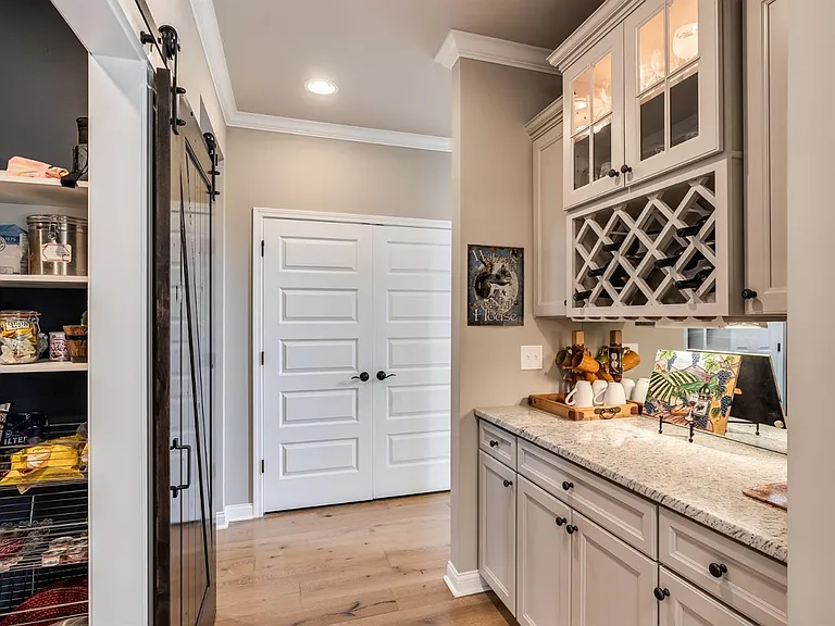 721 Harper Ln — Photo 8
