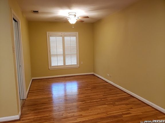 3rd image of 514 Adrian Dr