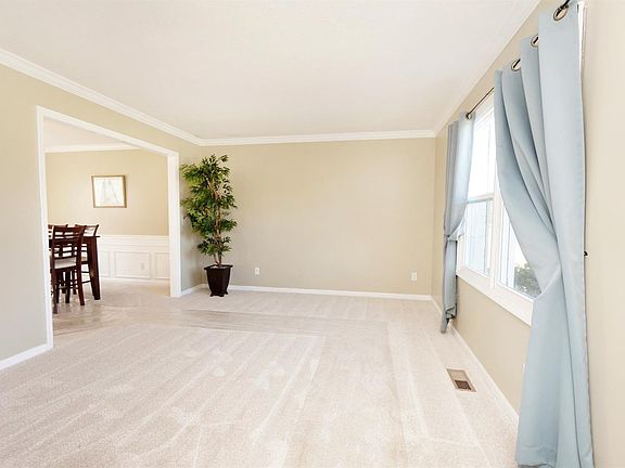 5th image of 668 Winding Woods Dr
