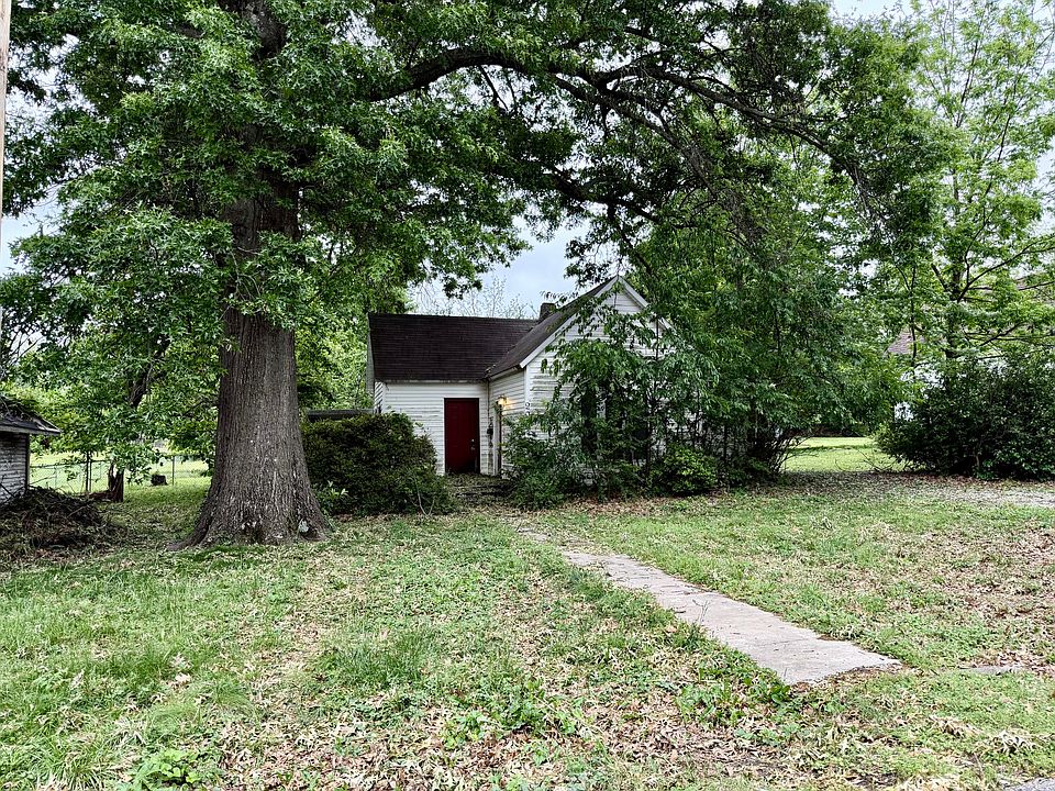 1st image of 208 E Brooks Street
