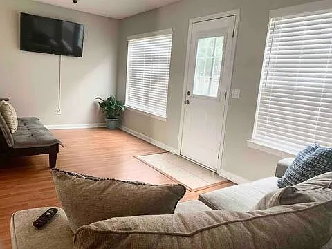 2 bed, 1.5 bath, 1350 sqft, $1,550 — Photo 3