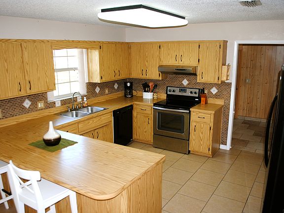 5th image of 630 Lindsay Ave