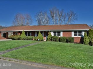 74 Lowell St, Waynesville, NC 28786
